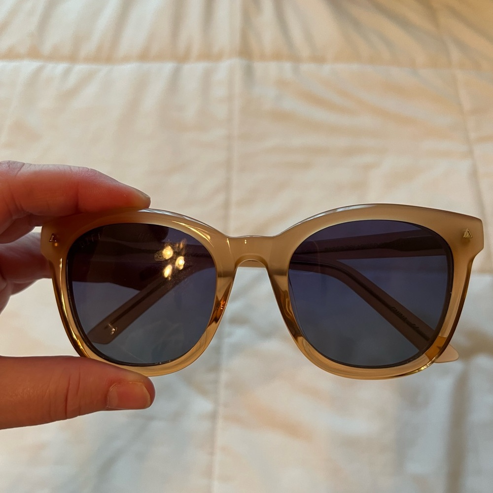 NWOT-Diff sunglasses-OS